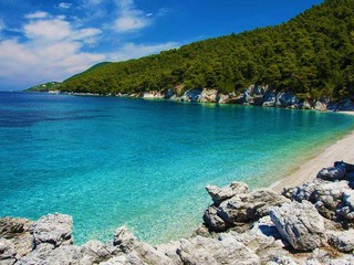 Dovolenkárov v Grécku zasiahne hurikán Zorba