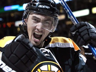 Šatan dvomi bodmi oslávil druhú výhru Bostonu, Chicago vyrovnalo