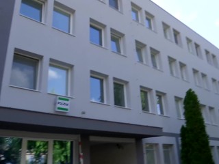 10-ročná školáčka prišla za mamou s hrôzou v očiach. Muž v podozrivom aute ju lákal, aby nastúpila