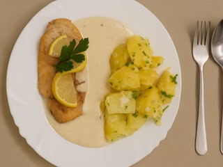 Kuracie prsia na citrónovo-smotanovej omáčke s petržlenovými zemiakmi