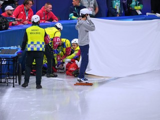 Ďalší mrazivý moment na olympiáde. Zakrvavenú šortrekárku odnášali na nosidlách