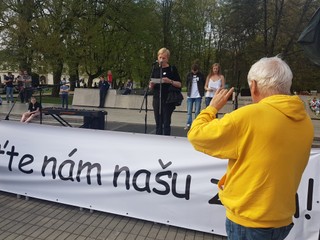 Na zhromaždenia Za slušné Slovensko prišli desaťtisíce ľudí