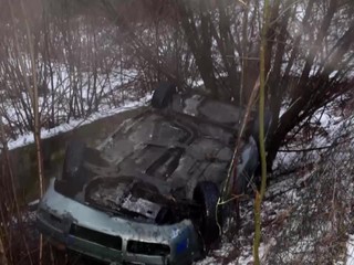 Matka s dcérou zostali uväznené v aute. Dôvod všetkých prekvapil