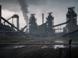 Najmenej 17 ľudí zomrelo pri výbuchu v továrni na výbušniny v Indii