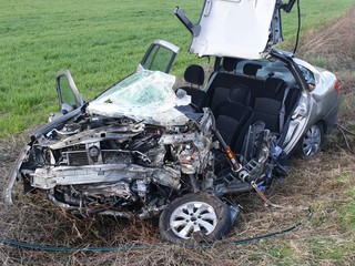 Tragická nehoda pri Rožňave. Vodič auta bol na mieste mŕtvy