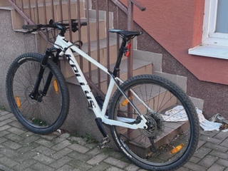 Dvanásťkrát trestaný muž skončil vo väzbe. Kradol bicykle a kolobežky