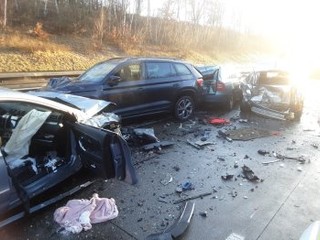 D1 uzavreli po hromadnej nehode viacerých vozidiel. Smerom na Brno je neprejazdná