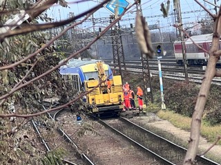 Na bratislavskej hlavnej stanici sa vykoľajil vlak