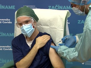 Lekári odporúčajú očkovanie proti Covidu-19 všetkým, okrem týchto výnimiek