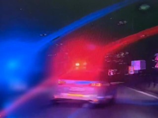 Policajti ho dlho naháňali, no nakoniec ho chytili. Bývalého policajta už obvinili z trestného činu