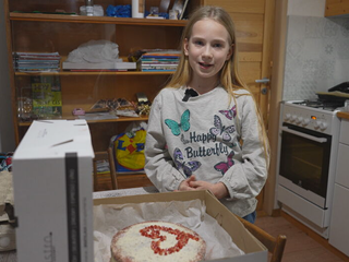 Darované Vianoce TV JOJ: Jej rodina prišla o domov. Darca vrátil malej cukrárke Laure dôvod na radosť