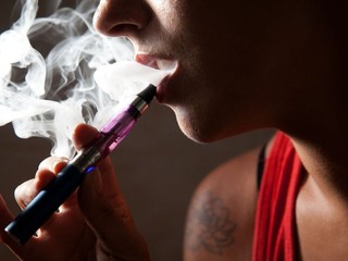 Viac ako štvrtina Slovákov fajčí. Ročne na Slovensku zomrie 7 900 ľudí