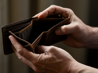 Slovensko na gréckej ceste? NBS bije na poplach pred nebezpečným scenárom