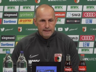 Tréner Augsburgu porušil karanténu! Trest za nákup zubnej kefky