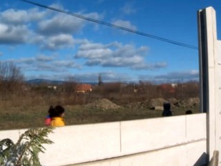 Na chlapca spadol betónový plot. Zomrel na mieste