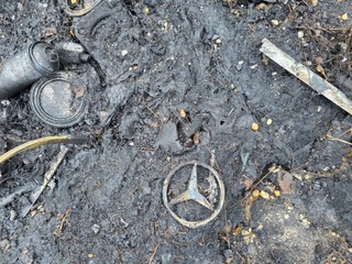 Požiar v Bratislave zničil jedno luxusné elektrické vozidlo, škoda presiahla 50-tisíc eur