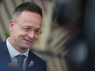 Maďarský minister zahraničia pravidelne informoval Rusko o rokovaniach EÚ. Ten to popiera