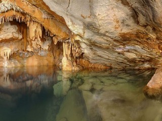 Pod hladinou mora našli vchod do jaskyne: Výskumníci sú šokovaní tým, čo našli vo vnútri