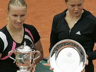 Druhý grandslam pre Kuznecovovú, Safinová skončila v Paríži dvojchybou