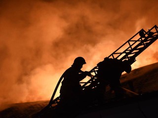 710. deň na Ukrajine: ​Po dronovom útoku Ukrajiny začala horieť ropná rafinéria pri Volgograde