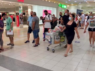 V Trnavskom kraji si mohli ľudia nakúpiť čerstvé pečivo a dať na rovnakom mieste zaočkovať proti koronavírusu