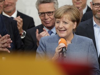 Angela Merkel sa opäť triasla. Podľa jej hovorcu je kancelárka v poriadku