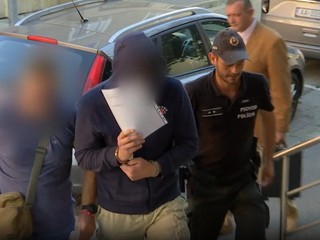 Díler na kolobežke ohrozoval žiakov v Nových Zámkoch. Za drogy bral aj kradnuté bicykle
