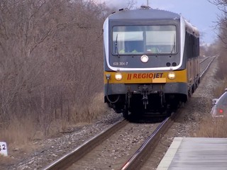 Pre cestujúcich neúnosnú situáciu na trati Bratislava - Komárno má riešiť dlhší a poschodový vlak