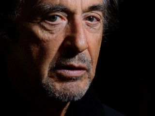 Nikdy by ste neuhádli, s kým sa dal dokopy 82-ročný Al Pacino!