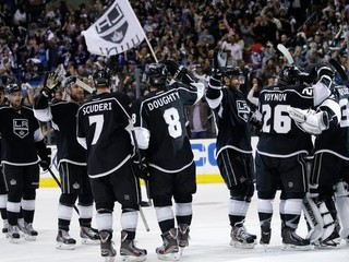 Los Angeles postúpili, Chára skóroval pri druhej prehre