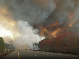 V New Jersey bojujú s najhorším požiarom za posledné roky. Vinník je známy a konal úmyselne