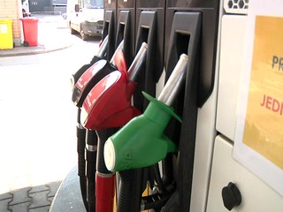 Poľsko reaguje na krízu: Ceny palív klesnú, štát zavádza stropy