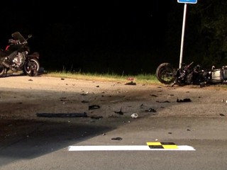 Motorkár bojuje v nemocnici o život. Po náraze do kamióna letel 10 metrov, na mieste ho oživoval kamarát