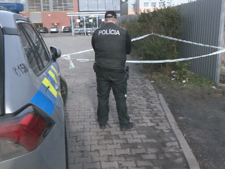 Po ďalšom útoku pred obchodným domom skončil dôchodca v nemocnici