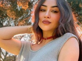 Od puberty trpela kvôli obrovským prsiam, teraz na nich zarába: Pre TOTO ju ľudia nenávidia