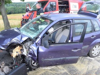 Tragická nehoda na východe Slovenska: Vodič neprežil náraz do stromu