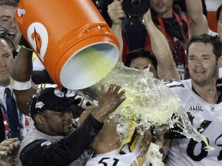 Super Bowl ako súboj bratov Harbaughovcov