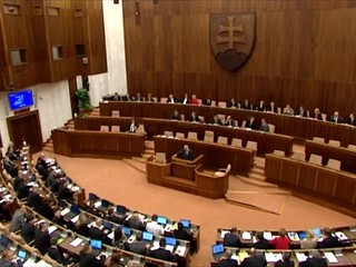 Koalícia tvrdila, že sa na menách kandidátov ÚS zhodla, prešlo ale len jedno meno