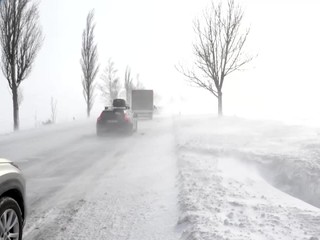Čaká Slovensko prvá kalamita tejto zimy? V týchto regiónoch platia výstrahy