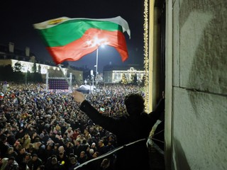Bulharský premiér podal demisiu. Reagoval na tlak protestujúcich