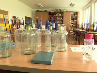 Školám majú chýbajúce samotesty dodať v najbližších dňoch, vyše 9 000 detí sa už učí dištančne