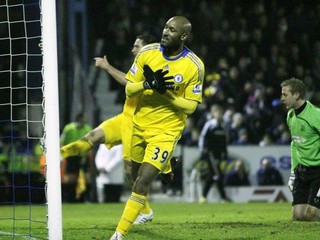 Anelka mieri do Číny