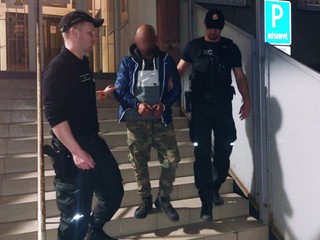 Dôchodcu zbil a okradol. Polícia chytila páchateľa do pár hodín