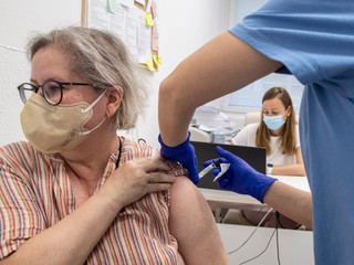VšZP rozširuje príspevok na očkovanie proti HPV pre mladých do 25 rokov