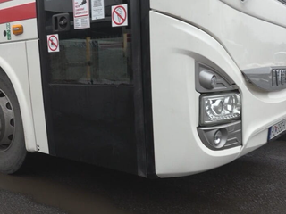 Zlodeji sa vlámali do autobusov v Bardejove. Svoju korisť si však dlho neužili