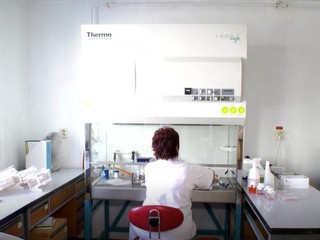 Nedostatok zdravotných sestier majú riešiť aj nenávratné pôžičky. Podľa odborov to ale nestačí