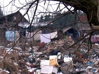 V Bielom Váhu našli ochranári papuče, chladničky a aj skriňu