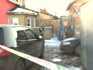 U osadníka vykonali domovú prehliadku, skončil v putách