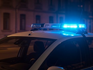 Neznámy útočník v Edinburghu pobodal dvoch ľudí. Na mieste zasahovala polícia