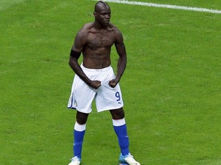 Balotelliho označili za drogového dílera